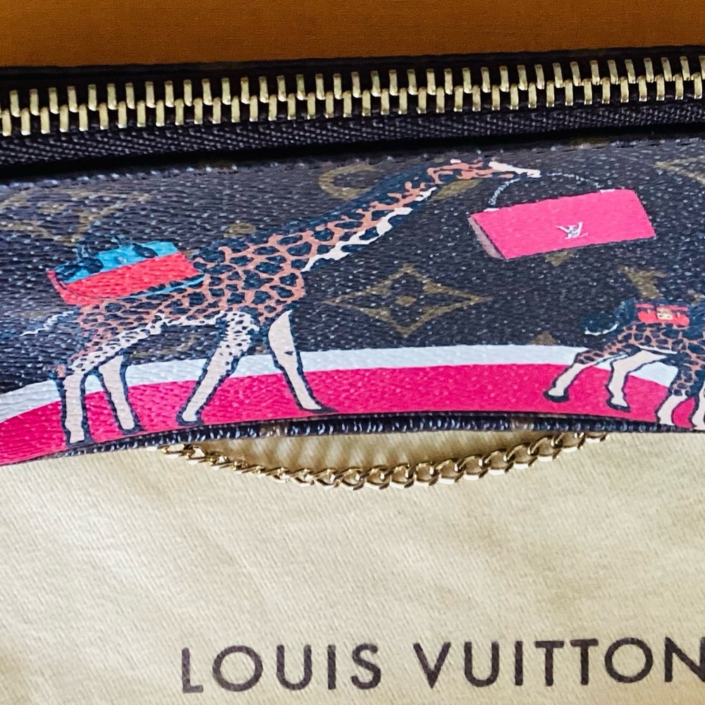 Authentic Louis Vuitton Pink Monogram Canvas Giraffe Print Pochette - Picture 2 of 15
